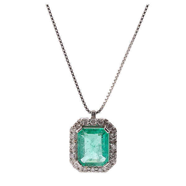 Gargantilla en oro blanco con esmeralda natural talla rectangular, 1,10 ct y orla de diamantes 