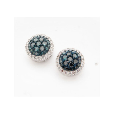 Pendientes en oro blanco con cuajado de zafiros azules centrales y orla de diamantes talla brillante con peso total de 0,60 cts. aprox.