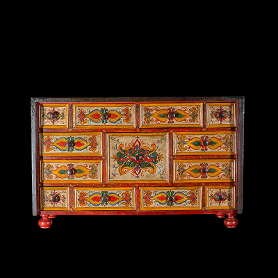 Bargueño colonial policromado con motivos florales y monograma de la Compañia de Jesús, México, siglo XVIII.