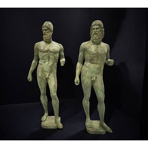 Pareja de esculturas en bronce de los Guerreros de Riace, Francia, siglo XX.