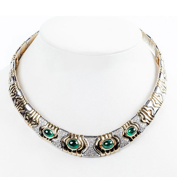 Elegante collar gargantilla esclava 'Cleopatra', en sólida montura articulada de oro blanco y amarillo.