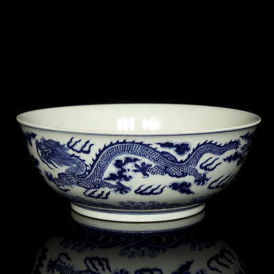 Gran bowl "Drag&oacute;n y perlas llameantes", dinast&iacute;a Qing. 