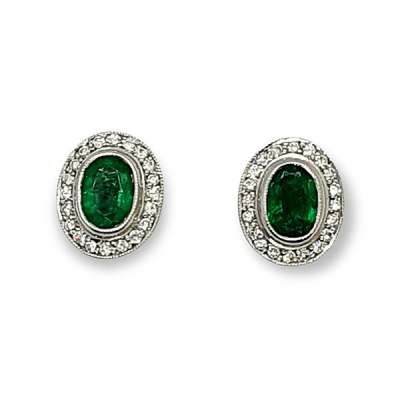 Pendientes Art Déco en platino con esmeralda central talla oval y orla de diamantes talla brillante. Hacia 1930-35.
