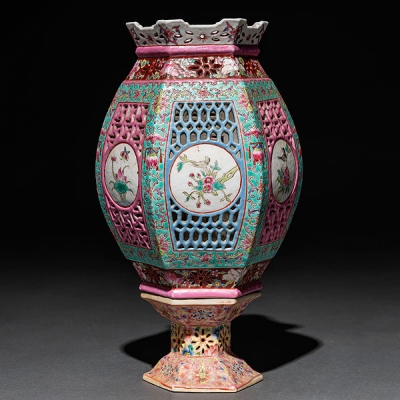 Lámpara de sobremesa en porcelana china familia rosa