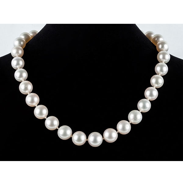 Collar de 31 perlas australianas esféricas calidad gema