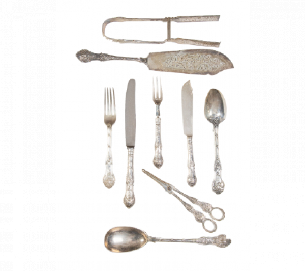 Cubertería victoriana de plata en su color, decoración cincelada. Alfred Benson & Arthur Henry Benson, Londres h. 1895.