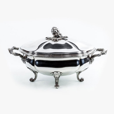 Espl&eacute;ndida sopera antigua (s.XIX), realizada por el maestro platero madrile&ntilde;o Antonio Mart&iacute;nez en plata maciza 916 mil