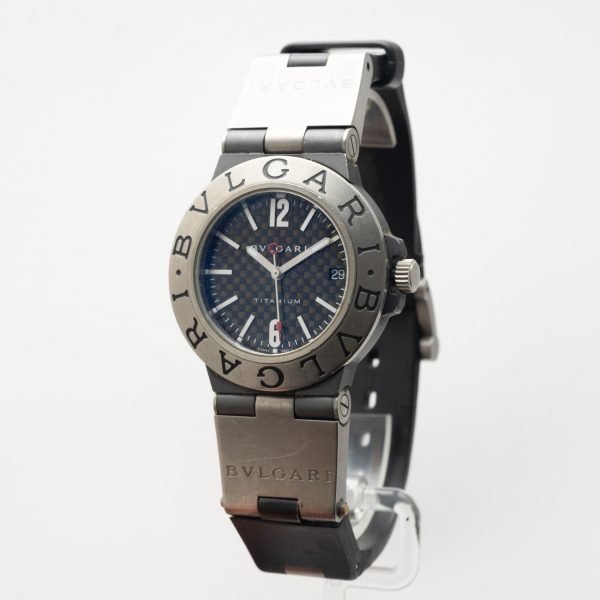 BVLGARI &laquo;Di&aacute;gono Titanium&raquo;. Reloj de pulsera unisex. Esfera negra en fibra de carbono 