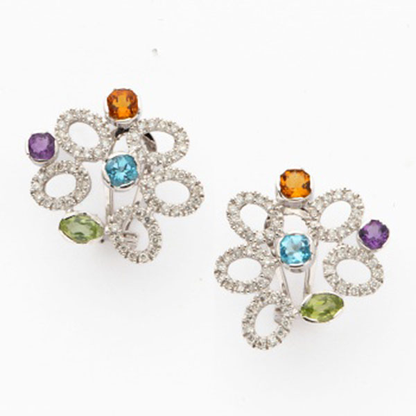 Pendientes en forma de círculos con diamantes talla brillante de un peso total de 0,70 cts. y topacios multicolor.