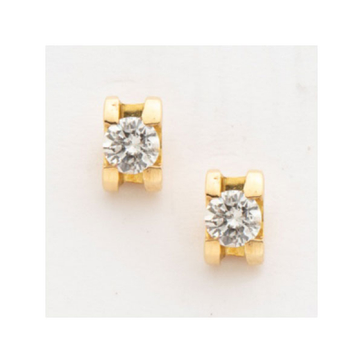 Pendientes solitarios en oro amarillo con 2 diamantes talla brillante, con un peso total de 0,30 cts. aprox.