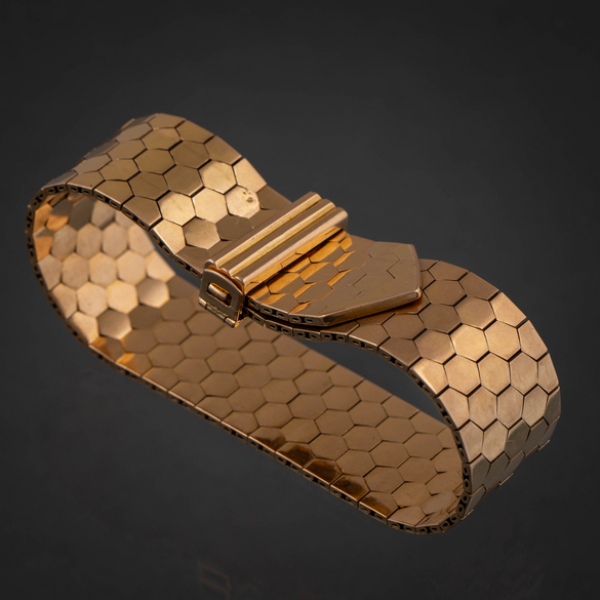 Brazalete vintage en forma de cintur&oacute;n en oro amarillo de 18 kt. Francia, A&ntilde;os 40-50
