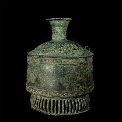 Muy rara Olla de Ben&iacute;n para guardar oro. Arte Africano, siglo XVII.   En bronce en filigrana. 
