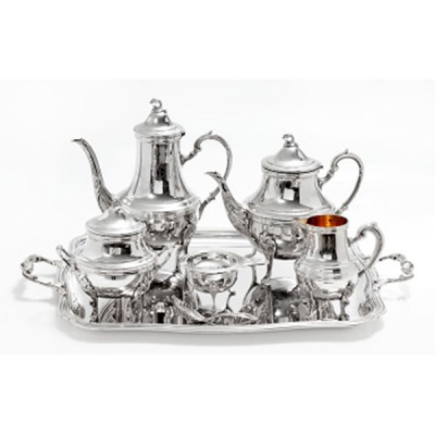 Juego de café y bandeja en plata Estilo Luis XVI. Marcas de platero Cruz de Malta. S. XX