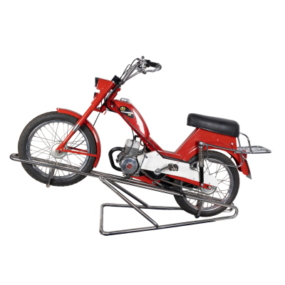 Ciclomotor Moto Guzzi Hispania, modelo &laquo;Cangurito 50&raquo;, c.1970. Con motor de 49 cc de dos tiempos. En color rojo.