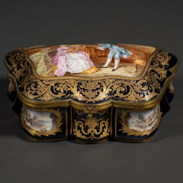 Importante caja joyero en porcelana francesa estilo Sévres del siglo XIX