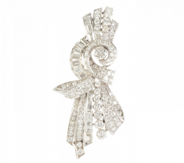 Elegante broche años 50 con diseño asimétrico con brillantes y diamantes talla baguette combinados. 