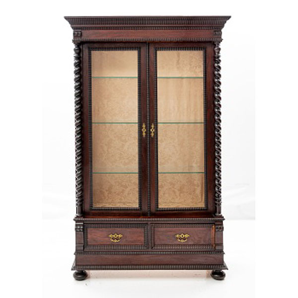 Vitrina en madera de palo santo tallado con columnas torneadas a los lados, baldas interiores de cristal y 2 cajones. Época Napoleón III. Francia.
