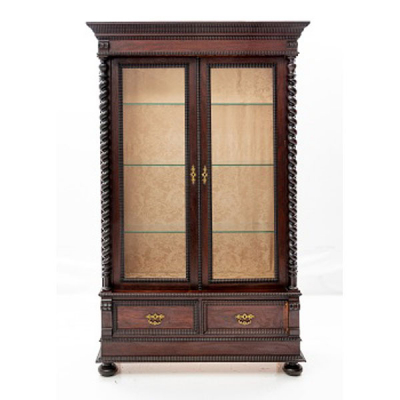 Vitrina en madera de palo santo tallado con columnas torneadas a los lados, baldas interiores de cristal y 2 cajones. Época Napoleón III. Francia.