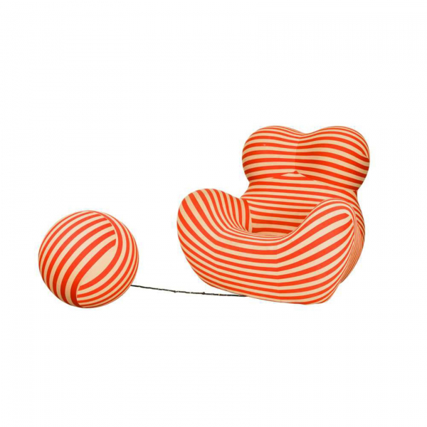 Gaetano Pesce para la manufactura C&B Italia.  Sillón y Puff icónicos «UP-5» y «UP-6» o «Mother’s Arms», 1969.