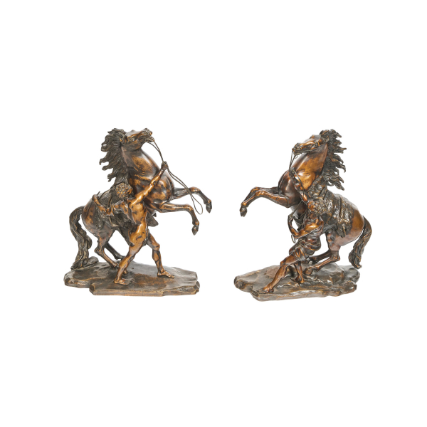 Después de Guillaume Coustou (Lyon, Francia, 1677-París, Francia, 1746) Los caballos de Marly. Pareja de esculturas en bronce patinado.