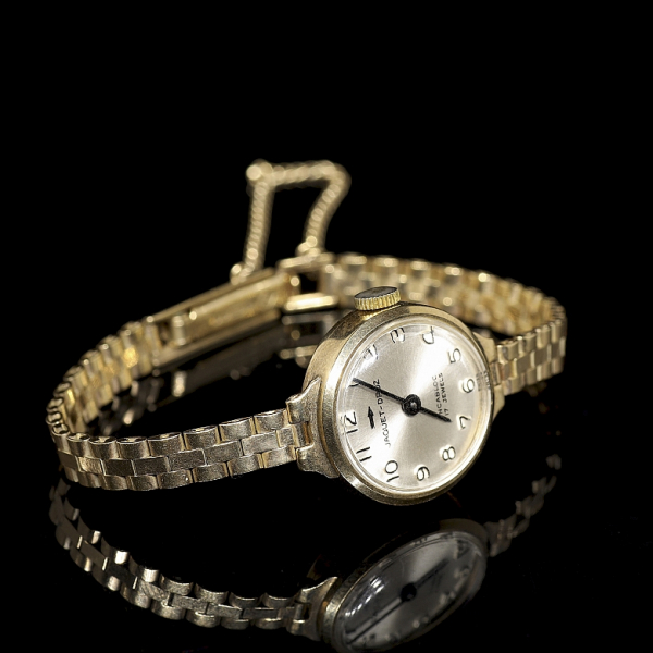 Reloj de mujer "Jaquet - Droz" de oro amarillo 14K. 
