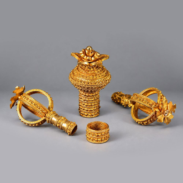 Excepcional Lote de Torá Judaica en oro fino de 22k, Trabajo Medieval Reyes Católicos siglo XV.