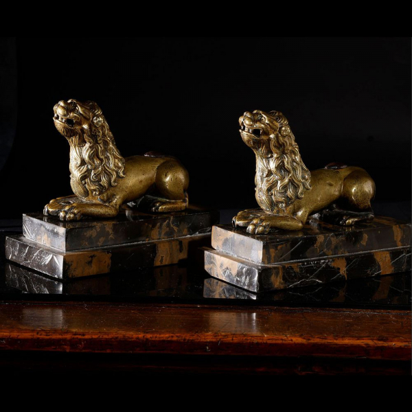 Excepcional Pareja de Leones G&oacute;ticos italianos, en bronce, V&eacute;neto siglo XIV-XV.