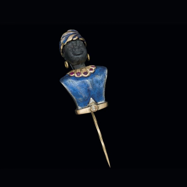 Alfiler moretto de oro de 14 K. y plata con esmaltes polícromos, rubíes y un brillante.