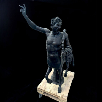 Escuela francesa del siglo XX - Joven Centauro, Firmado: &quot;GIBARDIEU&quot;.    Bronce patinado a la cera perdida.