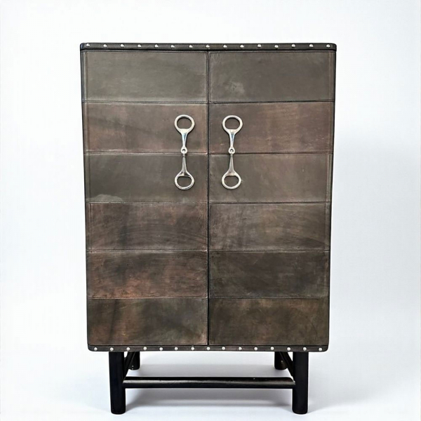 Mueble bar &ldquo;bocados&rdquo;, cuero y acero pulido, 2000 &ndash; Italia.