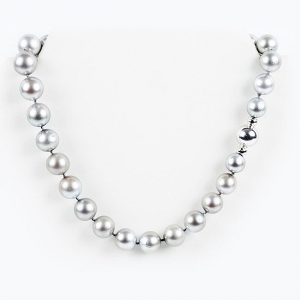 Collar de 29 grandes y bellas perlas grises de Tahit&iacute;, calidad gema 