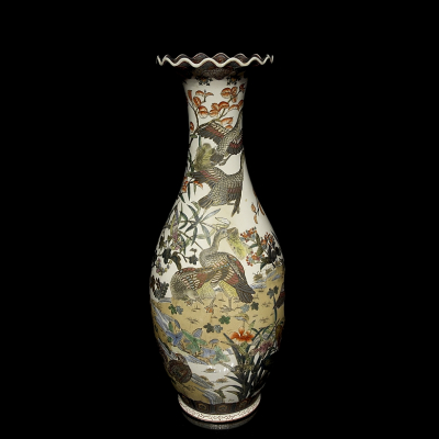 Jarrón de porcelana &quot;Aves en el jardín&quot;, s. XX.  
