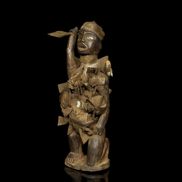 Figura de poder "Nkisi nkonde", República Popular del Congo.     