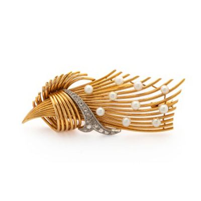 Broche en oro amarillo y oro blanco en forma de espiga con 10 perlas y diamantes rosas.